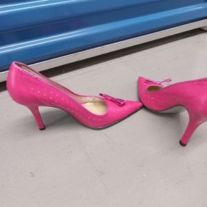 Pink pumps